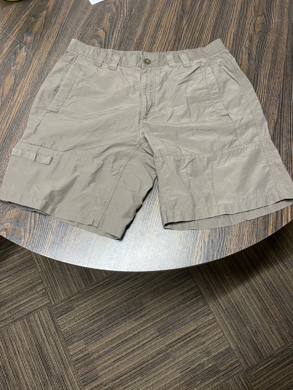 Men's Columbia PFG Cargo Shorts in Light Khaki - Casual Utility Style